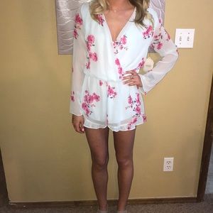 BRAND NEW FLORAL ALTERED STATE ROMPER🌸🌸🌸